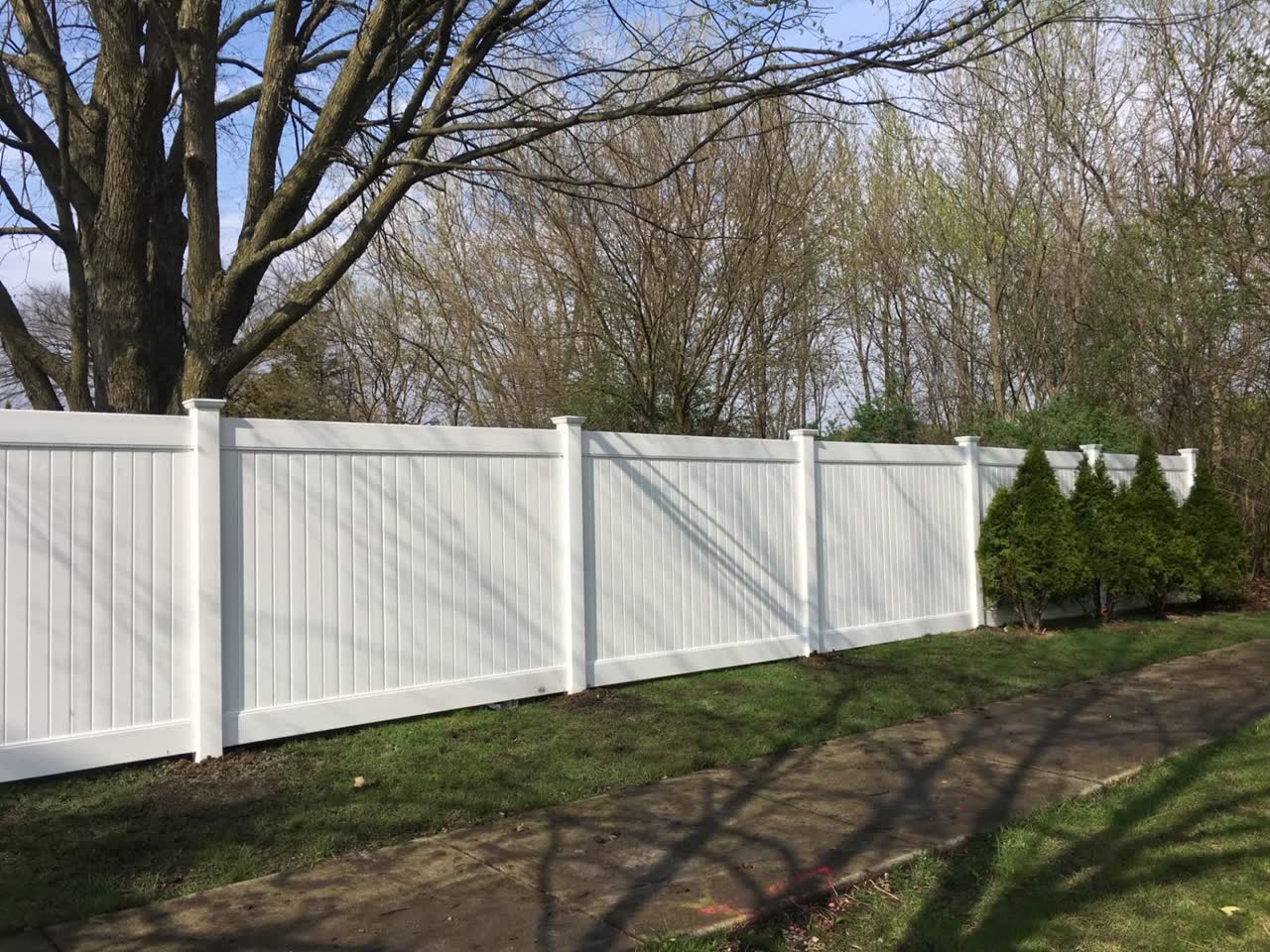 White vinyl privacy fence