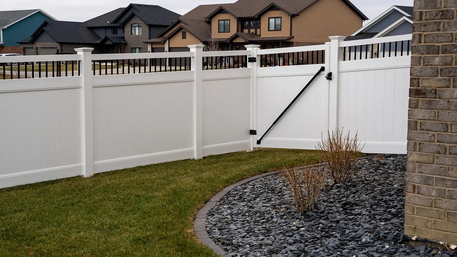 Semi-privacy vinyl fence